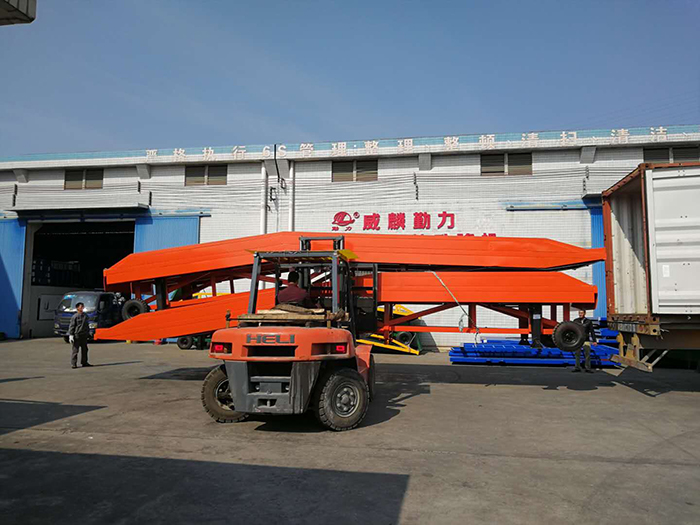 移動(dòng)式登車(chē)橋出口裝柜