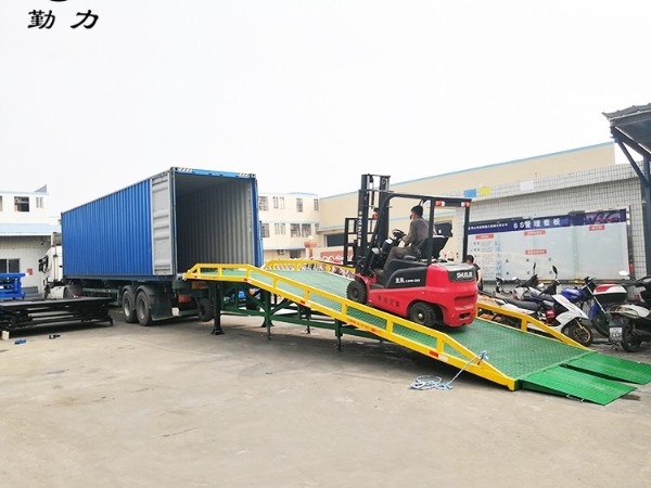 移動(dòng)式登車(chē)橋的產(chǎn)品特點(diǎn)