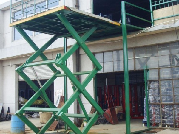 導(dǎo)軌式東莞升降機(jī)的構(gòu)成與工作原理？